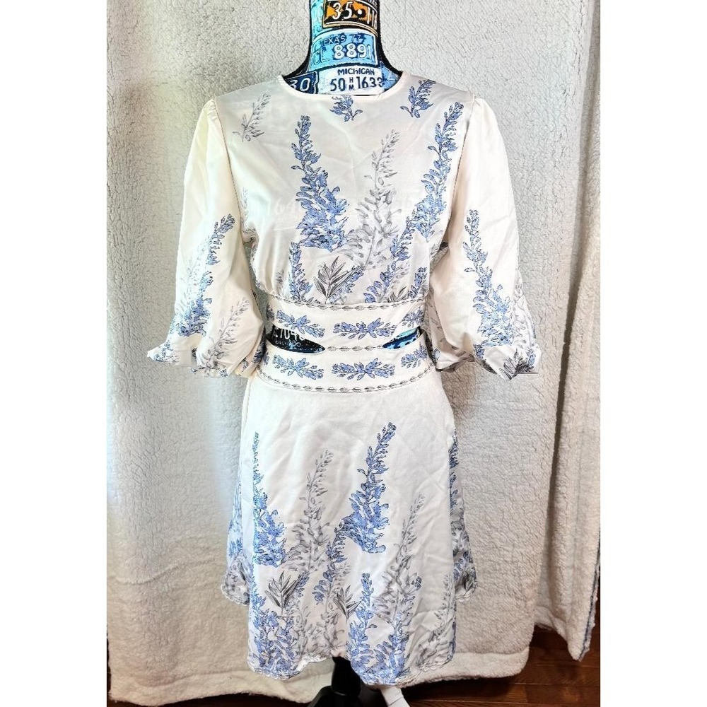 Shein White and Blue Floral 3/4 sleeve Dress Size S Peek a Boo Waist